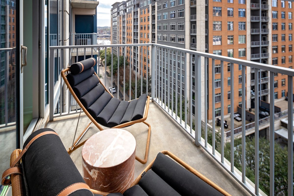 SkyHouseAustin's tweet photo. 🧳Extra storage at SkyHouse Austin Apartments! Whether it's in the kitchen, bath, closets - we got you covered.📦#skyhouseaustin #ResidentPerks🔗https://t.co/w66ymrKC2X https://t.co/h7YroSSonI