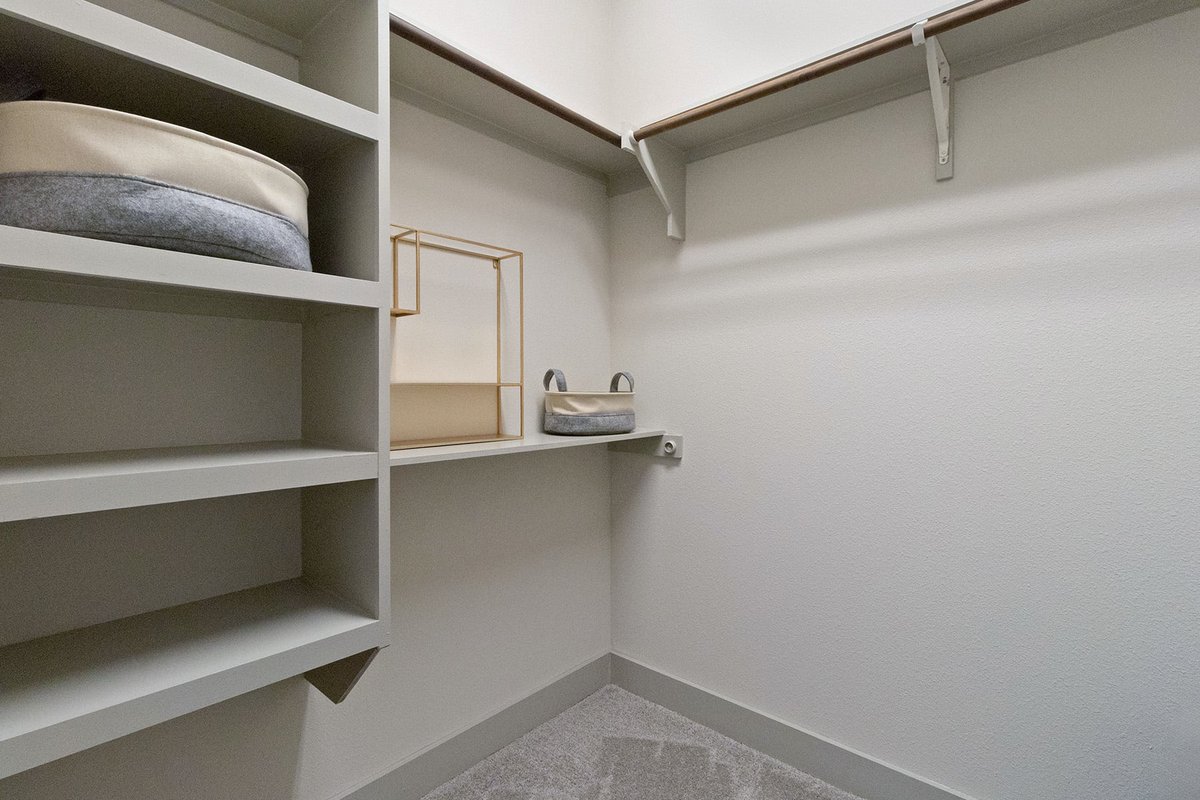 IconAtRoss's tweet photo. 🧳Extra storage at ICON at Ross Apartments! Whether it's in the kitchen, bath, closets - we got you covered.📦#iconatross #ResidentPerks🔗https://t.co/2WlvN83B1P https://t.co/E9bwbcwXLo