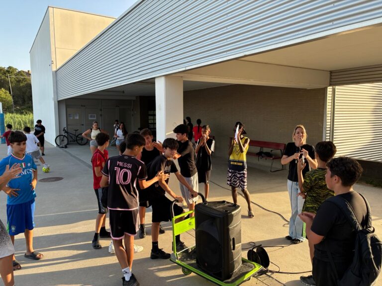 insfontdelferro's tweet photo. Boníssima festa final de curs acompanyada de fraankfurt, jocs, scape room i bona companyia 🤙
Gràcies i per molts anys 🌭
👉 https://t.co/l2f2L6b21Y https://t.co/TDKYmp0OoU