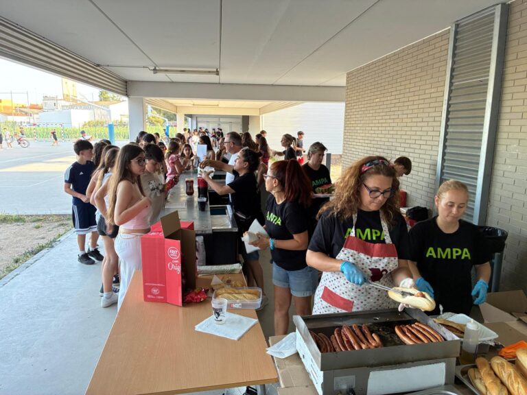 insfontdelferro's tweet photo. Boníssima festa final de curs acompanyada de fraankfurt, jocs, scape room i bona companyia 🤙
Gràcies i per molts anys 🌭
👉 https://t.co/l2f2L6b21Y https://t.co/TDKYmp0OoU