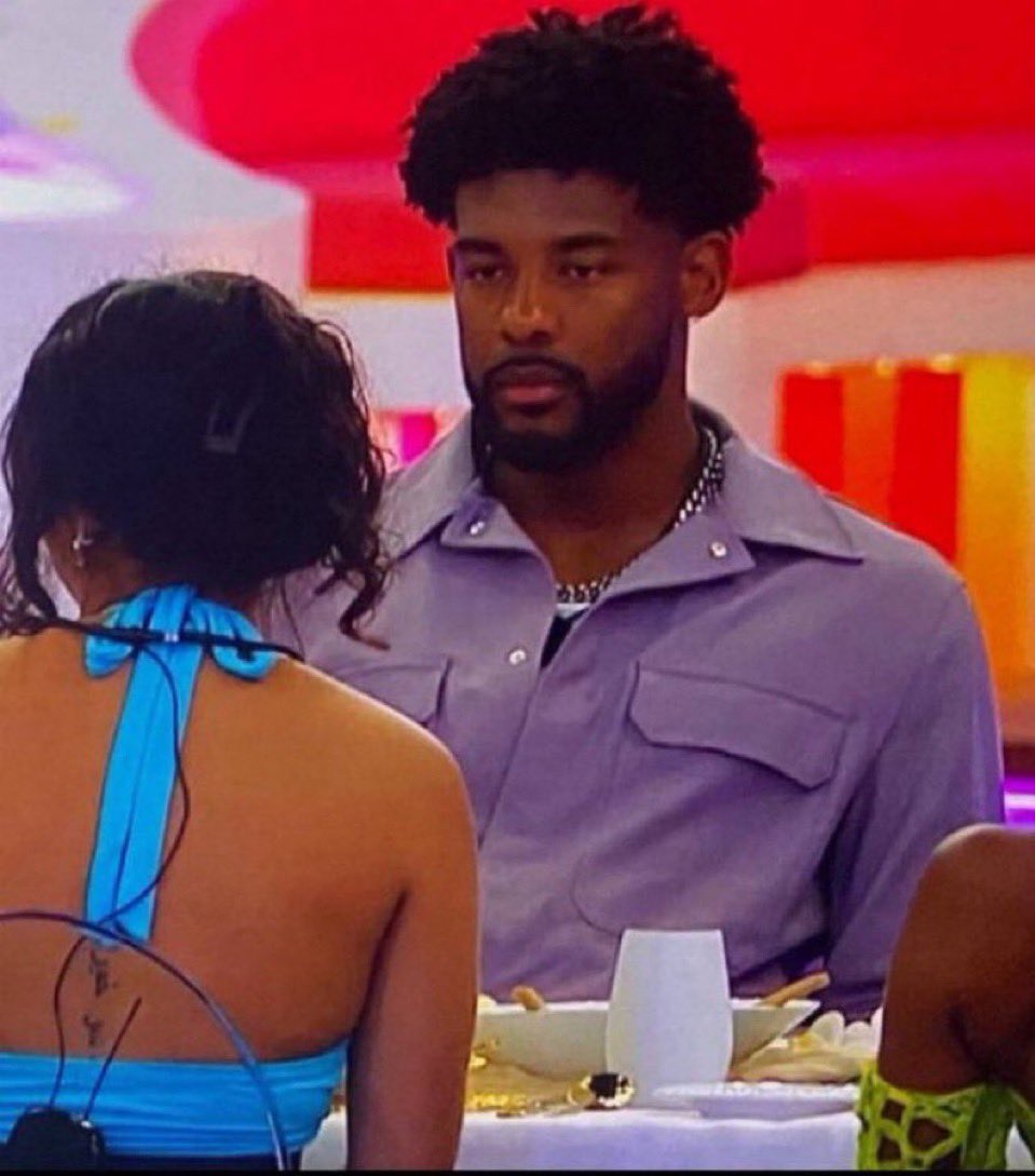 derintheestalli's tweet photo. there’s ppl shipping a couple where the man was withholding breakfast from the girl cos he was mad https://t.co/c6nH4YnAIn