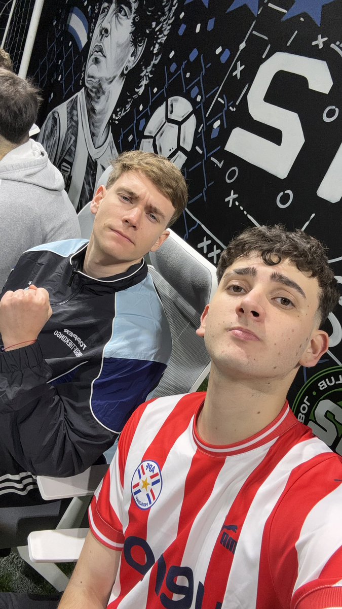 Lagusneta's tweet photo. Así termina esta jornada apoyando a Paraguay. Hoy 412 festejando, porque nos lo debemos. Porque bancamos a Paraguay desde el día uno y somos fanáticos de los BATACAZOS. 🇵🇾 VAMOS. https://t.co/qrQNCHXxzn