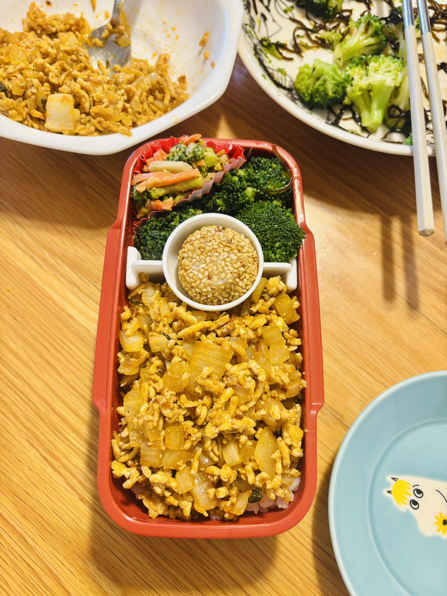 katotoru's tweet photo. 今日のお弁当。長女さんの分。業務スーパーのガパオペーストでガパオライス。 Today’s homemade Japanese bento! #お弁当 #お弁当作り #お弁当日記 #お弁当記録 #お弁当作り楽しもう部  #bento #japanesebento #obento #bentoart https://t.co/UgG8Jv4r7W