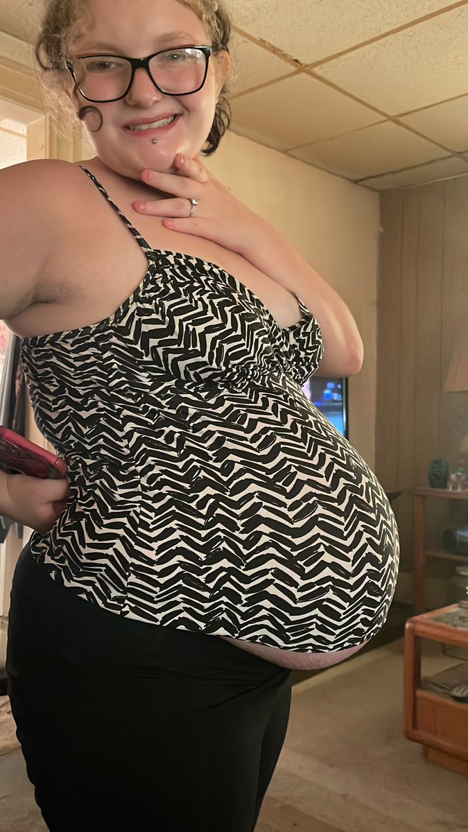 RushlowGrace's tweet photo. Some good news my grandbaby is coming very soon she is 34 almost 35 weeks pregnant 🤰 I’m so excited I can’t wait I’m a first time grandma .we are ready just waiting for him to be ready to be born https://t.co/13a3MgxmKQ