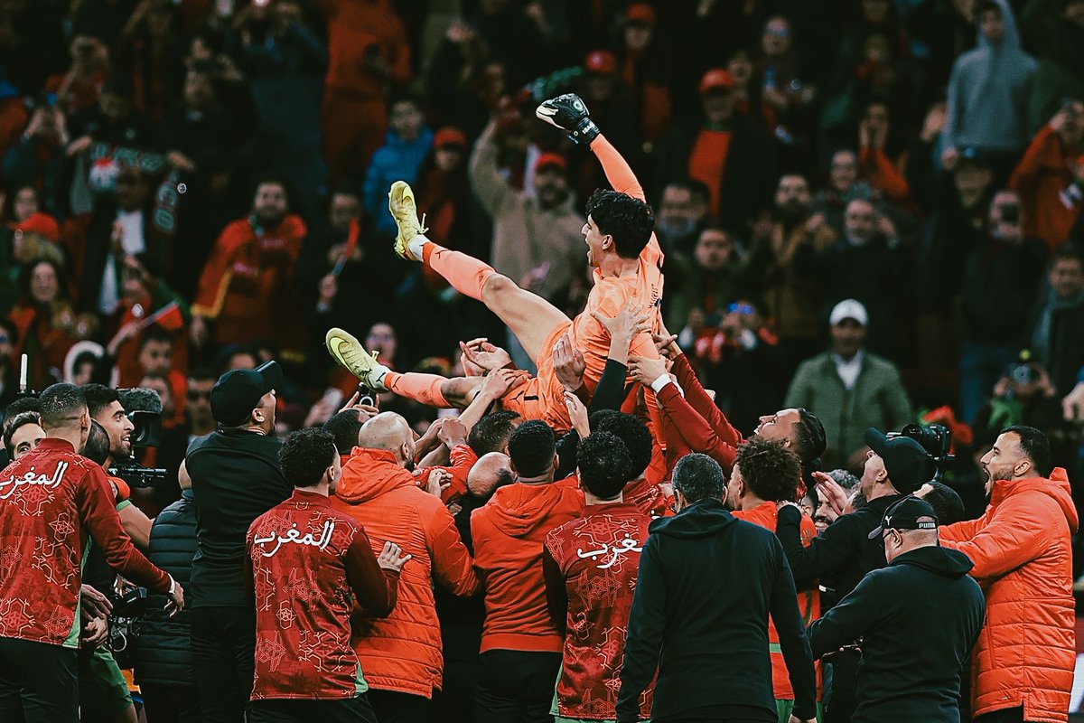 abdeslam31828's tweet photo. @EnMaroc 
#Monterrey night 🇲🇦🔥 chants &amp; flags: we’re hoping hard! Tonight, inchallah, victory vs Holland for the Atlas Lions—red, proud, standing tall, resilient and forward-looking. 🦁❤️🇳🇱🇲🇦 #AtlasLions #WorldCup #FootballLive  #DimaMaghreb🇲🇦🦁🏟️ https://t.co/zrl75EkRLy