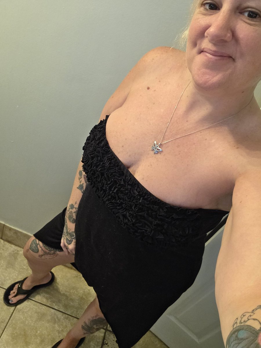 Scarlettxxx181's tweet photo. Gettn ready for the ⛱️ 👅👙#milfmonday Link 👇 for OF videos 
https://t.co/q7m8Pk68FY https://t.co/APbfyyX48u