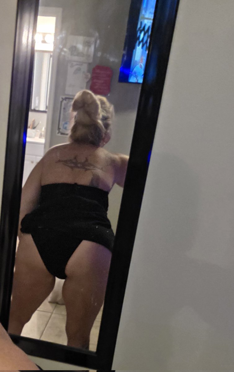 Scarlettxxx181's tweet photo. Gettn ready for the ⛱️ 👅👙#milfmonday Link 👇 for OF videos 
https://t.co/q7m8Pk68FY https://t.co/APbfyyX48u