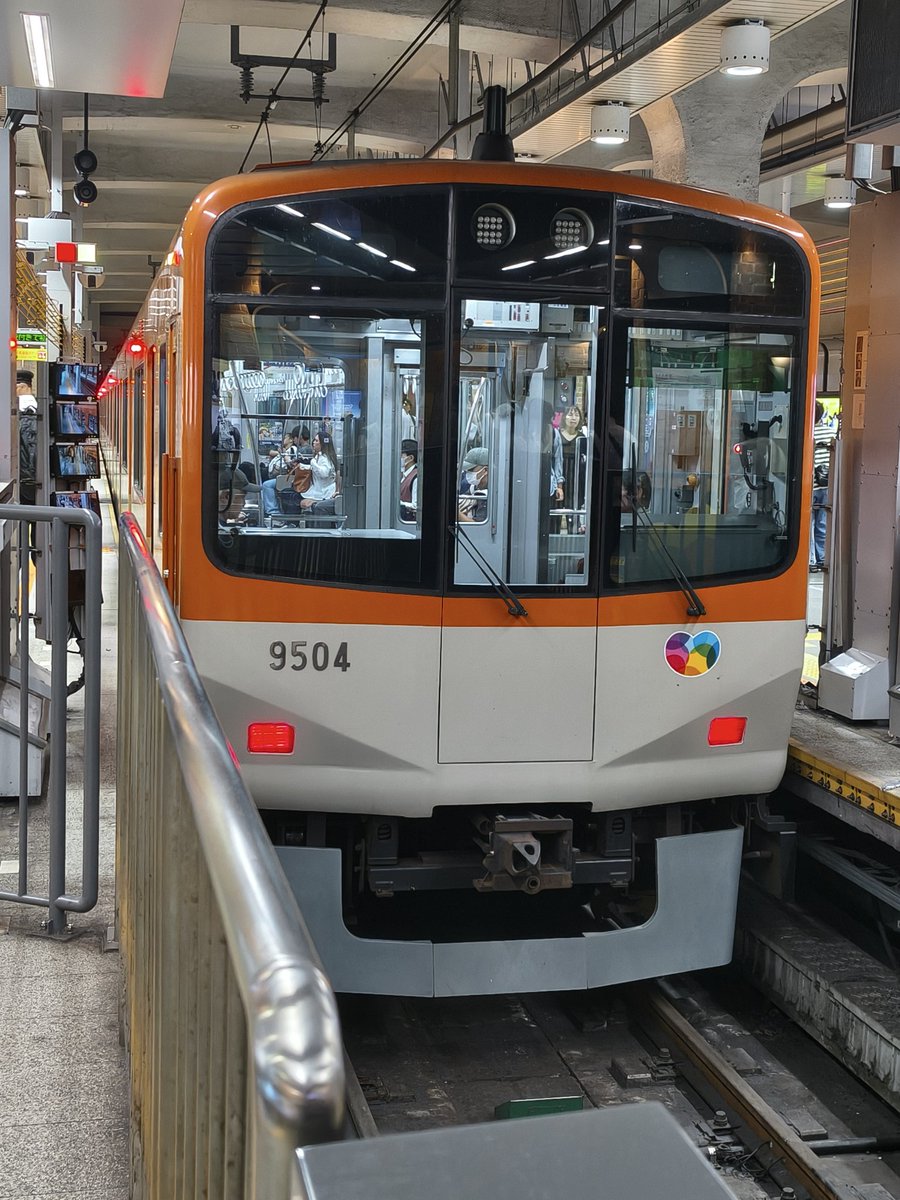 keiai0503's tweet photo. 近鉄京都線での脱線事故の影響なのか、尼崎～阪神神戸三宮間を9303Fが近鉄車の代行で快急として運行していました。
なお、前面と側面の幕は共に無表示でした。 https://t.co/gidgqoLqex
