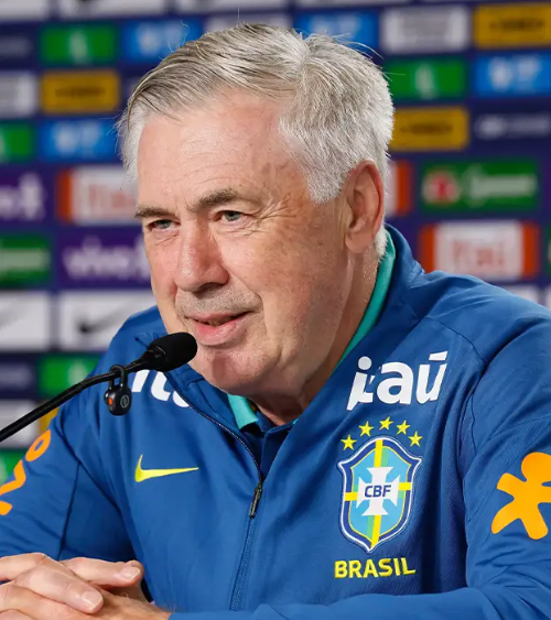 obscat's tweet photo. 🇧🇷⚽️Sempre antes de começar uma partida, Carlo Ancelotti (Técnico do Brasil) retira um santinho do bolso de seu palitó. É uma imagem de São Padre Pio o qual ele é devoto. 

Há décadas Ancelotti mantém a rotina de pedir e agradecer à São Padre Pio. https://t.co/EX68ZFx3nc
