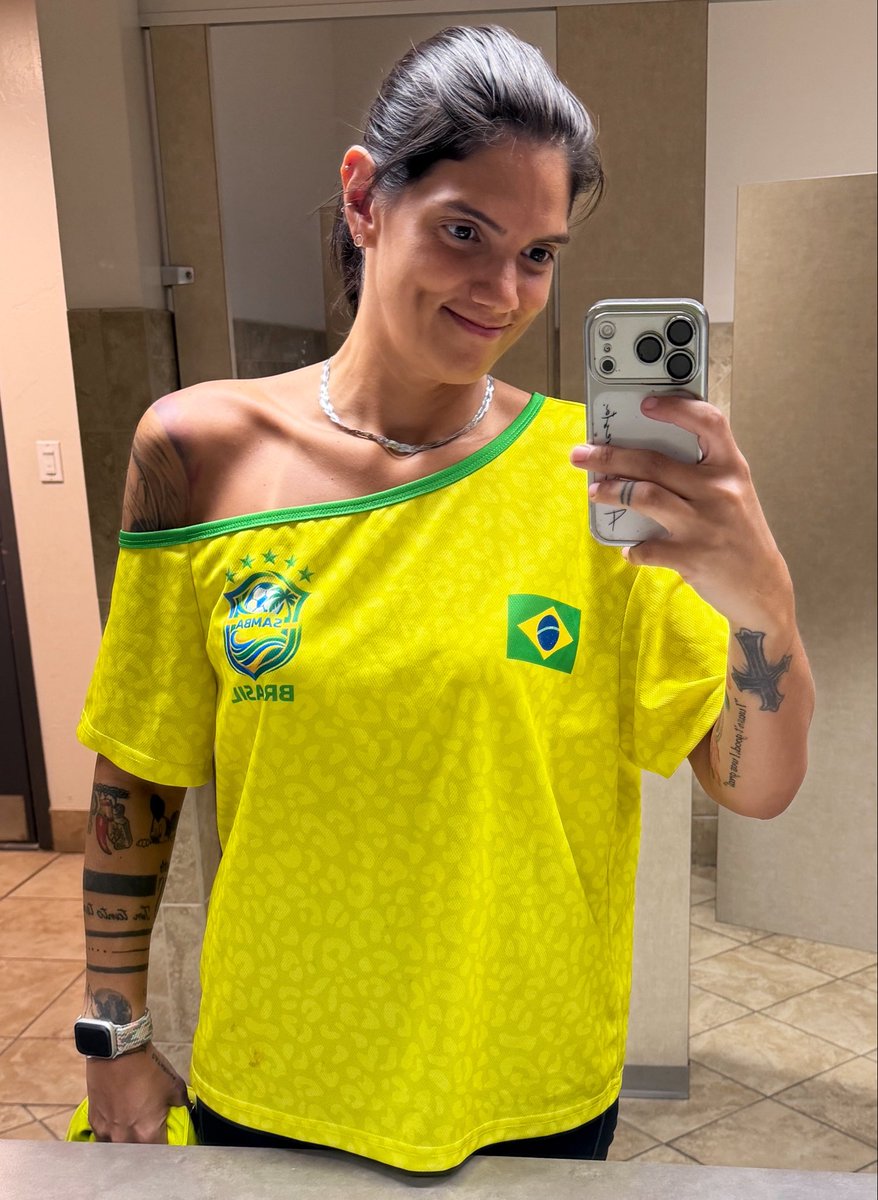 camillechacon's tweet photo. Hoje foi de amarelinha ! https://t.co/sbZOLgzuCs