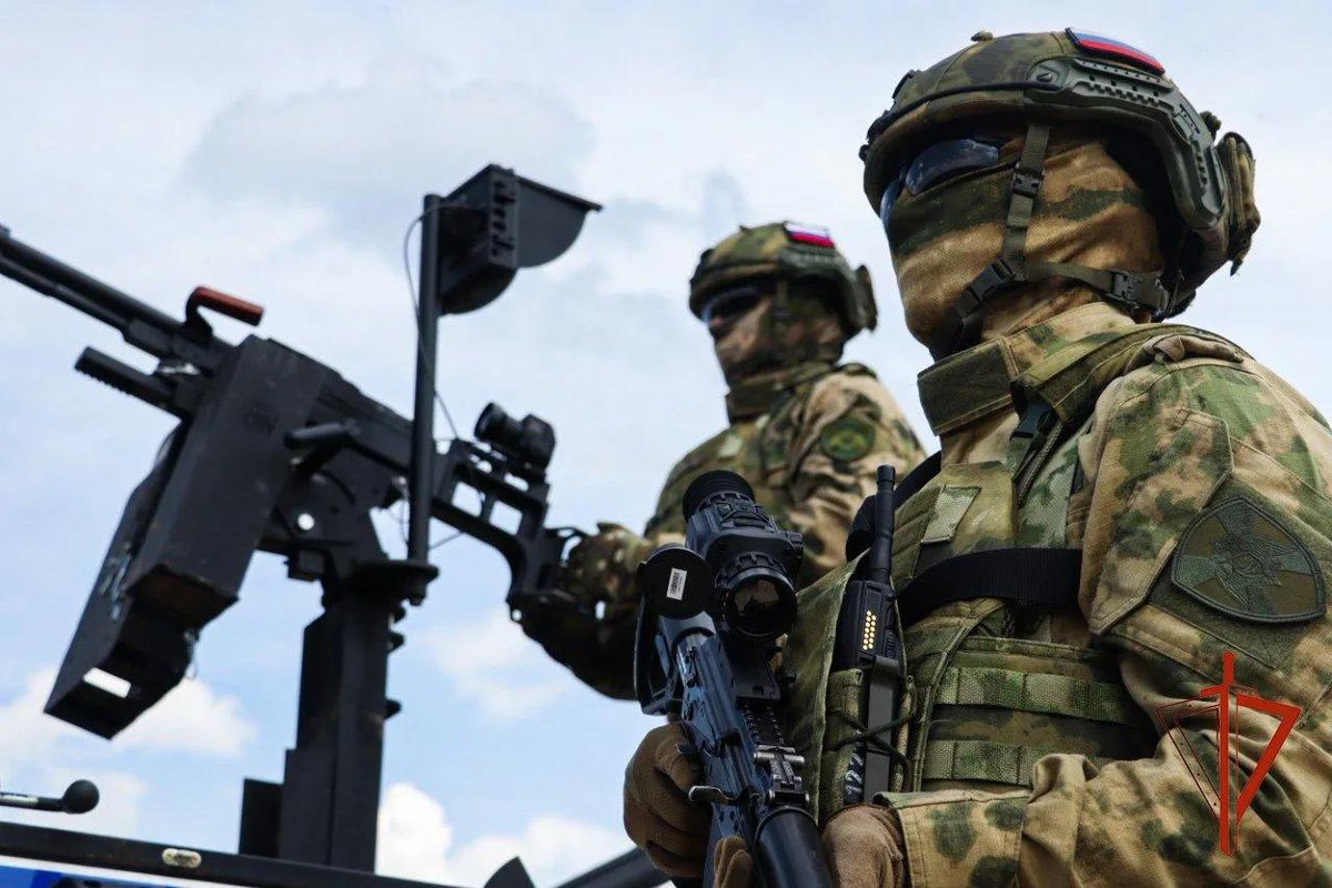 TheGreyPatriot_'s tweet photo. 🇷🇺 Today's training of OMON unit "Avangard" from Main Rosgvardia Directoriate for the city of Moscow.

#Russia #Russian #Russians #Today #Rosgvardia #Police #Security #Training #Tactical #OMON #Moscow #Avangard #PKM https://t.co/zTTIGKSot9