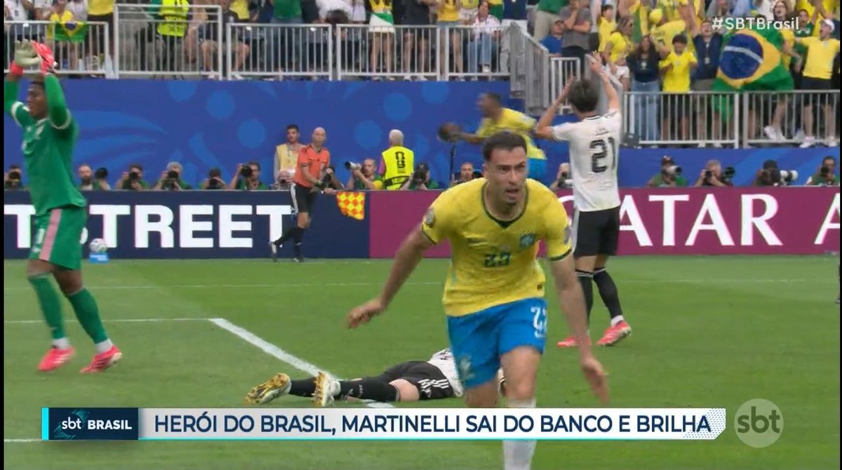 sbtistaoficiall's tweet photo. 🚨 AGORA: Começou o #SBTBrasil! 📰⚽

A edição desta noite traz os principais destaques da #CopaDoMundoFIFA2026, com análises, bastidores, entrevistas e tudo sobre a vitória da Seleção Brasileira sobre o Japão. Acompanhe tudo na tela do #SBT! https://t.co/NKXHYsnFUA