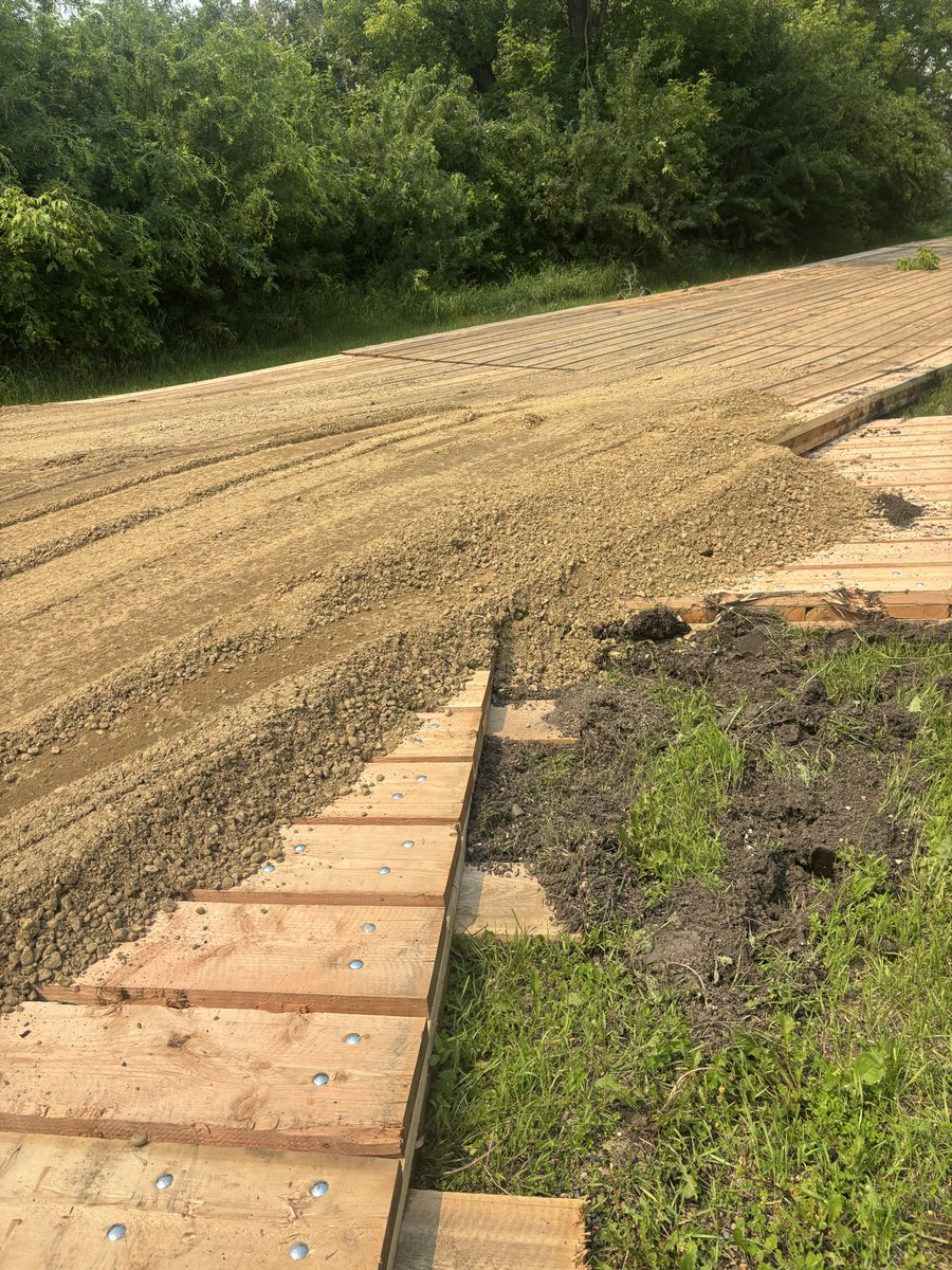 MavyGeorgia's tweet photo. Sink holes and side roads! #worklife #fuckoffrain https://t.co/zuJuTI9eJ3