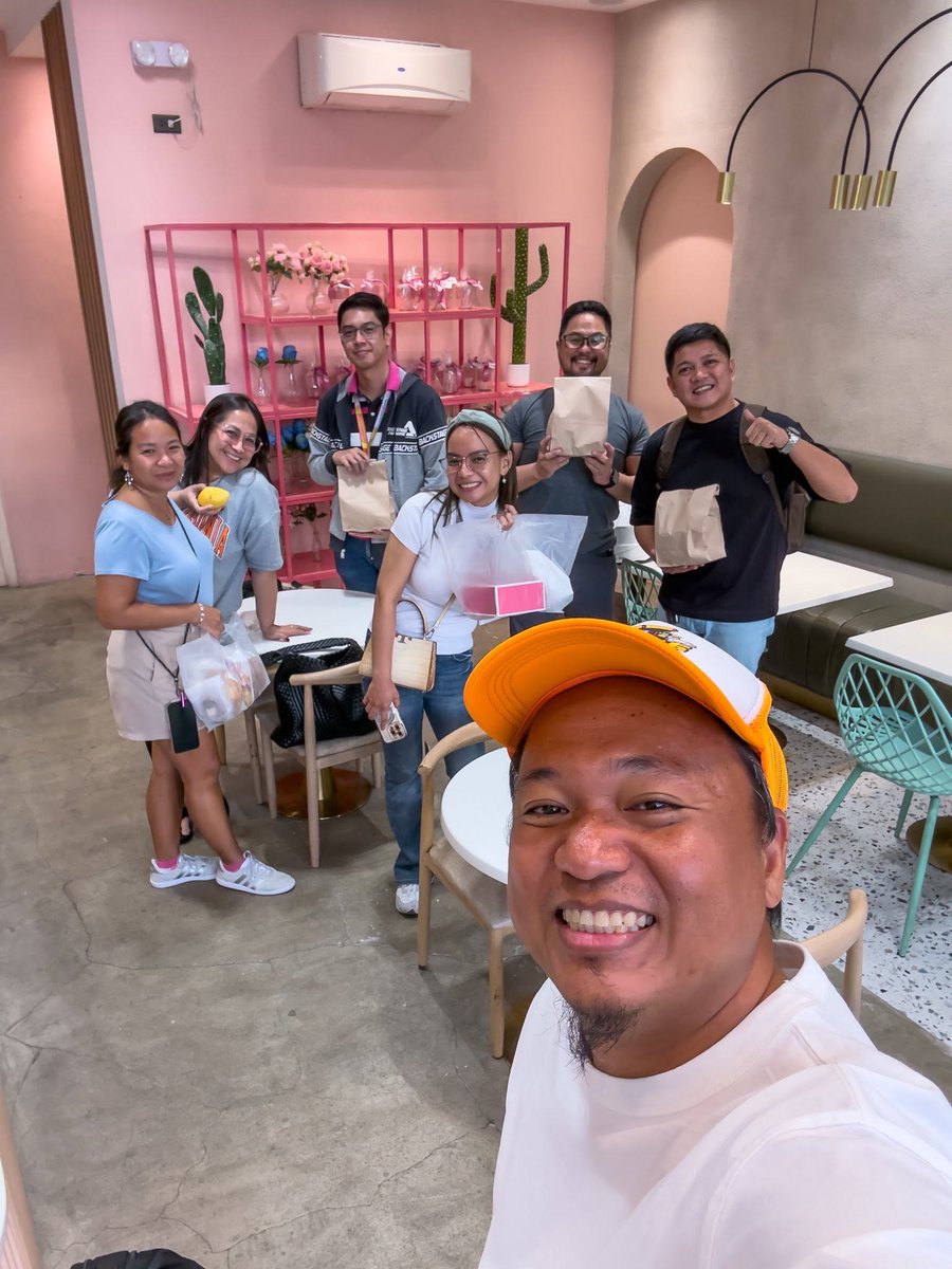 MargeAviso's tweet photo. Catching up with some of the mancomm.
#bestteamever #teleworkph https://t.co/TPOBfxmiAQ
