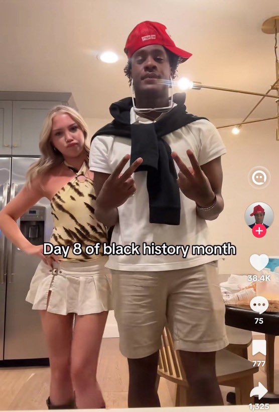 studlov3r's tweet photo. Same guy btw… oh Hannah https://t.co/pJWPHCPFj5