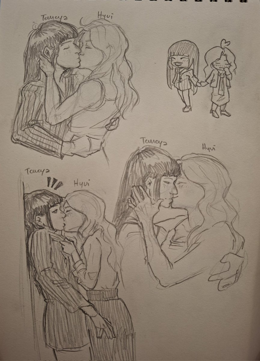 _Sthergd's tweet photo. WELL they kiss, at least in my notebook 😌 #FemMoMoz https://t.co/yUHtTga4yw