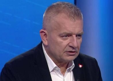 Lukasz_Bonzel's tweet photo. Należy docenić fakt, że od dawna nikt tak bardzo nie ośmieszył premiera, rządu, platformy i ich elektoratu, jak te dwa ananasy 🥰 https://t.co/uO6z42SHlK
