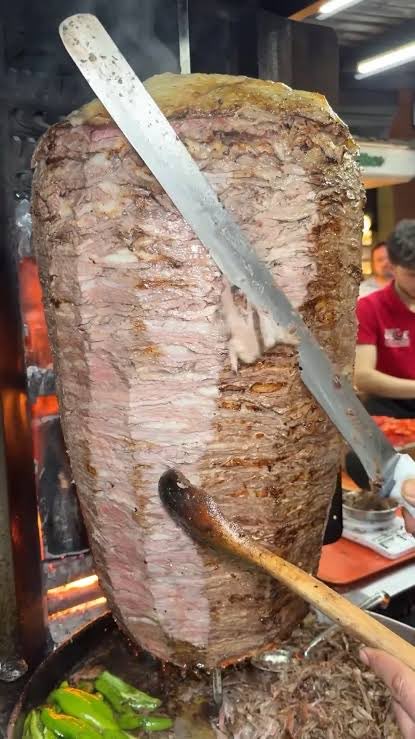 M_CanUmit's tweet photo. Na, jetzt habt ihr ja Zeit, wollen wir zusammen Döner essen? Unser Lokal ist klimatisiert. :)) https://t.co/A1XCH4m2NF