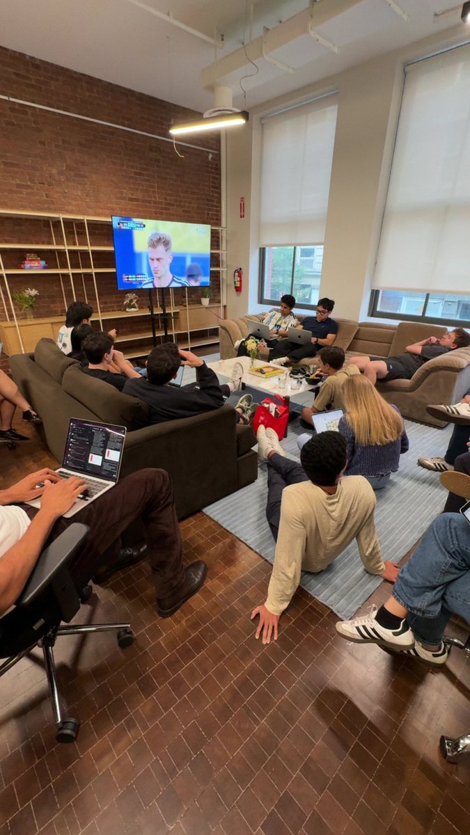 mihirarya's tweet photo. PAs and PKs at @forus hq 🥳 https://t.co/9U87irLQFN