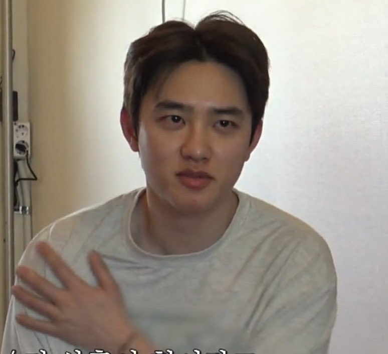 penguinboys_'s tweet photo. kyungsoo bangun tidur🫠 https://t.co/zyAtEdRzzZ