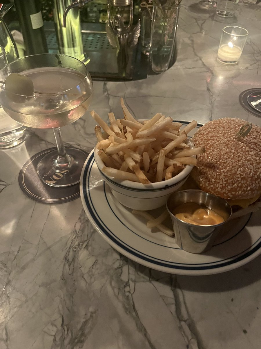 drunkbunk1738's tweet photo. fourth week, no rules https://t.co/Bghso1t0kv