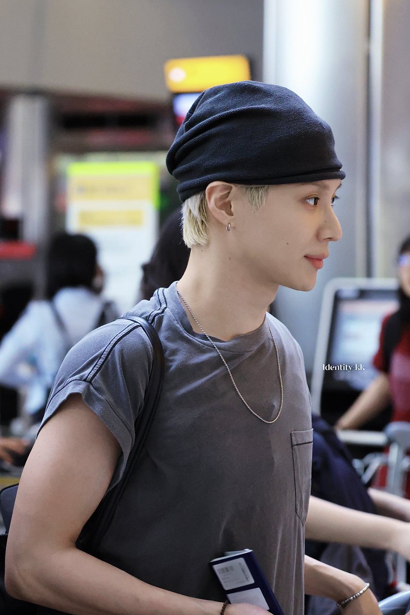 sowhatwoozzazee's tweet photo. 태민이 별자리 미인점  잘보이는사진 디게조아함 콕콕콕 https://t.co/3kMJdLyTjA