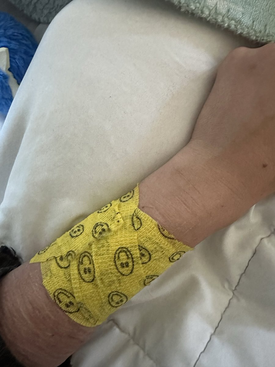 kittypowderr's tweet photo. So painfully alone. This felt rly good. I was sobbing driving home from work about John again(BF who died). All I could think about was how bad I was gonna harⓂ️ myself over it :/ 
⚠️TW: FAKE EVERYTHING. SPECIAL EFFECTS, sfx practice!!
⚠️FAKE made with Ai #cutspo #slittwt #988twt https://t.co/rFrAsNLE40