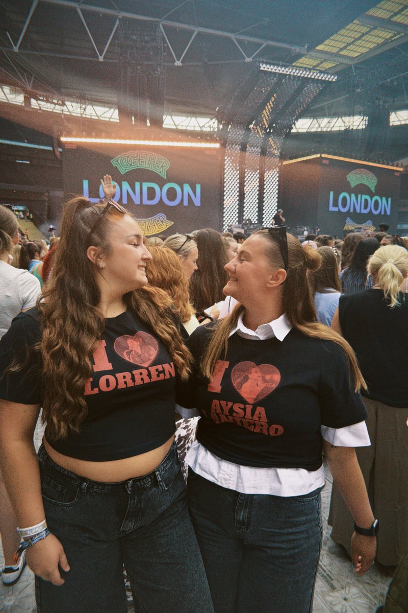 parkerthomasfc's tweet photo. Aysia &amp; Lorren fan club rise🕺🏻 https://t.co/Cq8Jne6vJR