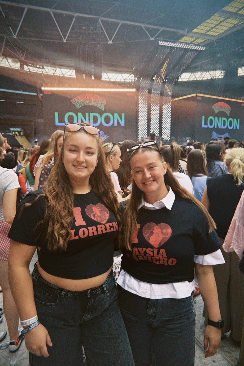 parkerthomasfc's tweet photo. Aysia &amp; Lorren fan club rise🕺🏻 https://t.co/Cq8Jne6vJR