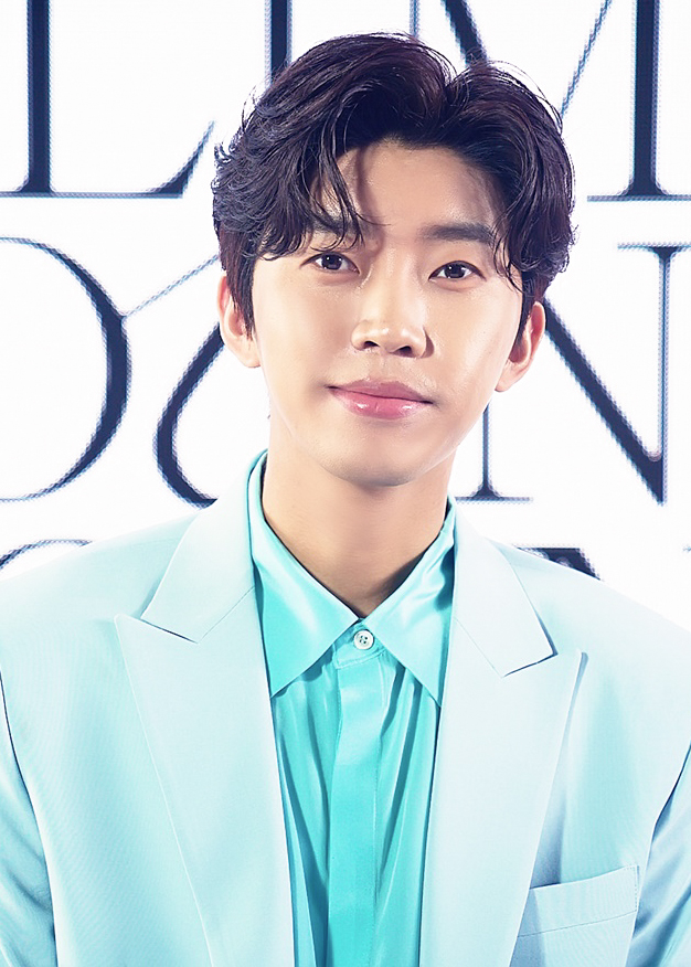 imbcenews's tweet photo. 임영웅, 2026년 6월 스타 브랜드평판 '정상'
#임영웅 #가수 #브랜드평판 #1위 #6월스타 #산골총각영웅 #iMBC연예

가수 임영웅이 2026년 6월 스타 브랜드평판 정상에 올랐다. 방탄소년단을 제치고 1위를 차지했다.

임영웅 브랜드는 참여지수 517,038 미디어지수 1,435,386 소통지수 2,867,815 커뮤니티지수 1,888,484가 되면서 브랜드평판지수 6,708,723으로 분석됐다. 지난 5월 브랜드평판지수 6,601,432와 비교해보면 1.63% 상승했다.

​한국기업평판연구소 구창환 소장은 "스타 브랜드평판 2026년 6월 빅데이터 분석결과, 임영웅 브랜드가 1위를 기록했다. 임영웅은 팬덤 영웅시대과 함께 선한영향력으로 브랜드 리더십을 키우고 있다. 방탄소년단 브랜드는 13년동안 함께 한 아미들과 행복한 시간을 보내면서 2위를 차지했다"라고 브랜드 분석했다.

🔗https://t.co/qOZSQHdN9n