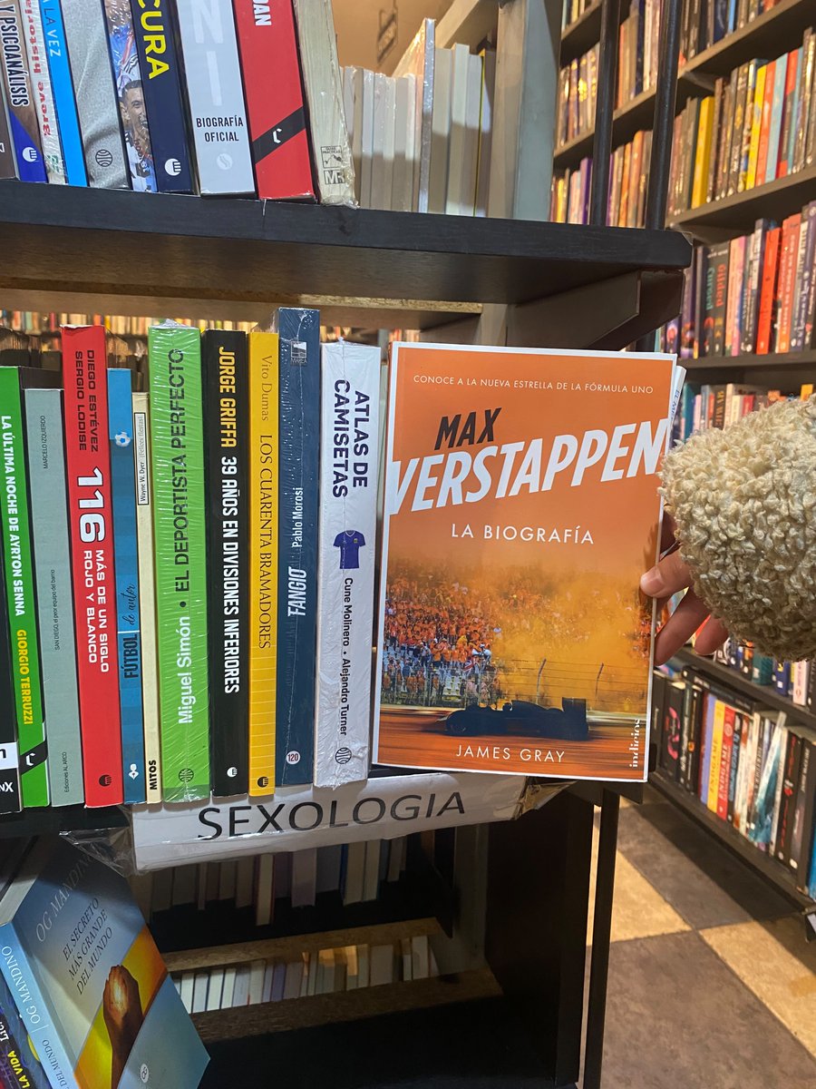 MaxiOutOfContex's tweet photo. Hoy fui a una librería con mí novia y en la parte de sexología estaba la biografía de MAX VERSTAPPEN https://t.co/WBpMGXiqkz