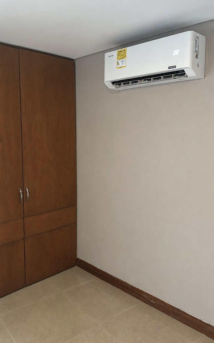 themiamipapi's tweet photo. Few months ago I installed a brand new AC unit in my room in Colombia.
Total cost was maybe $500. Local government practically gave me a medal.

Meanwhile Europe is charging €8,000 and a permit from Charlemagne.

Who’s third world now? https://t.co/5PQDutAqpH