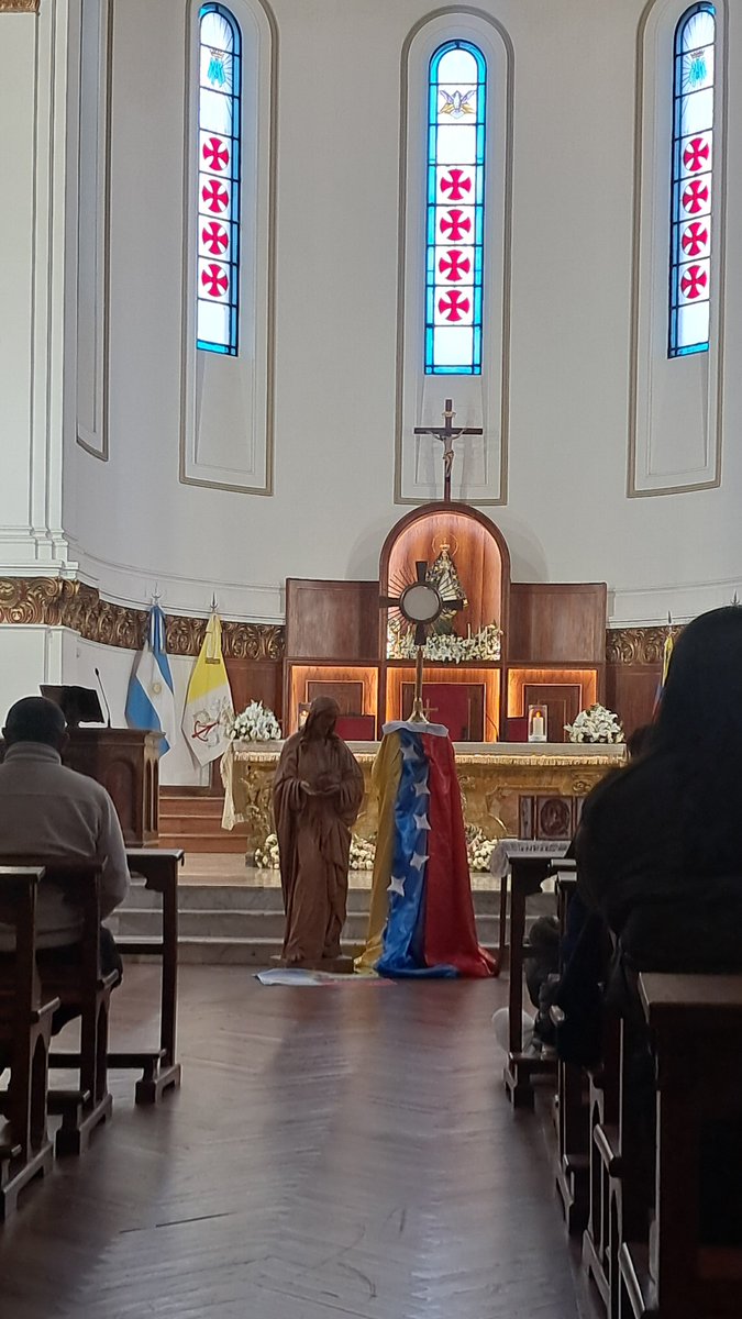 KGVvergara's tweet photo. La comunidad religiosa de Buenos Aires, se ha unido para apoyar a los venezolanos en la Ciudad, tras los Terremos del pasado miércoles. https://t.co/x4YXz6F4MA