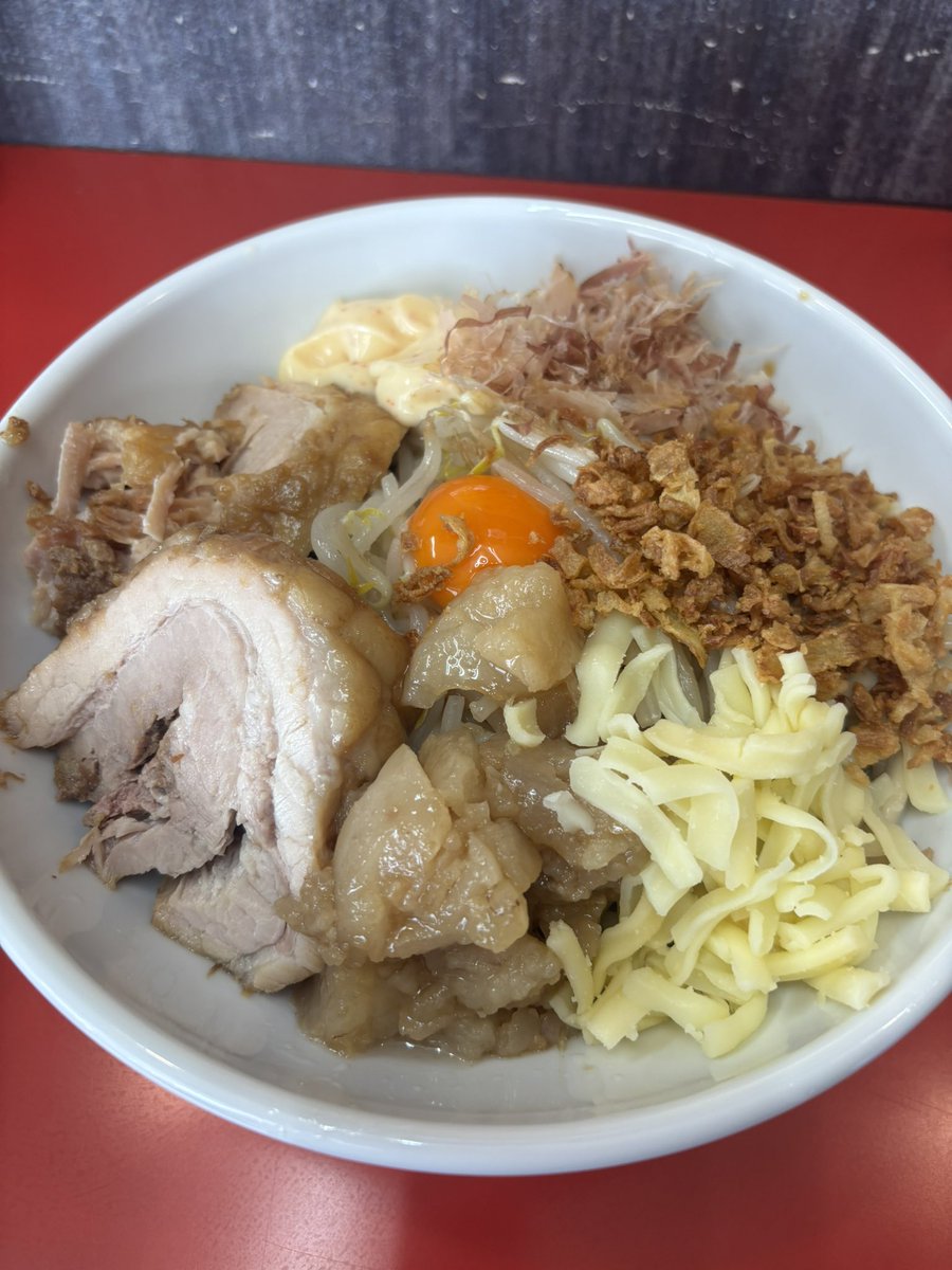 umauma_2017's tweet photo. 小山市の新店。
まぜそば（中）をチョイス。
うーん。しばらくしたらまた行ってみよう😅 https://t.co/XOUzN9eAVH