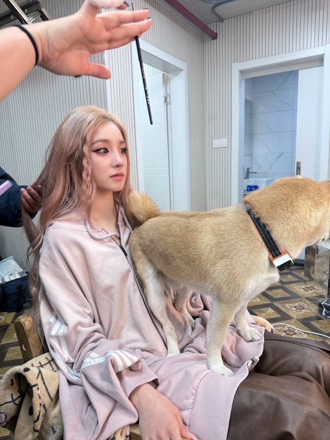 GIDLE_BOT_DAILY's tweet photo. #gidle #idle #neverland #여자아이들 #아이들 #네버랜드 #女娃 #kpop https://t.co/iu57ChrFDu