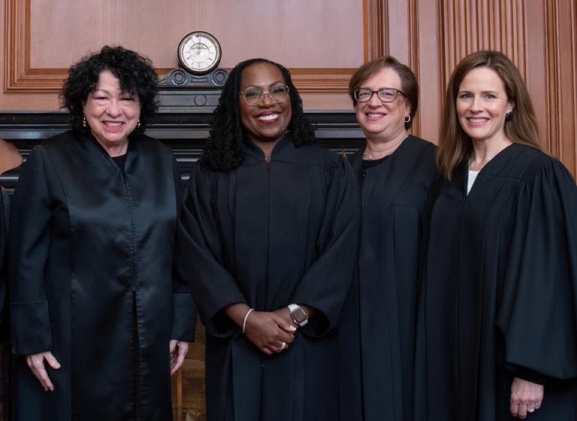 GuntherEagleman's tweet photo. Question… Should women be on the Supreme Court? https://t.co/ZhRTkfMH6D