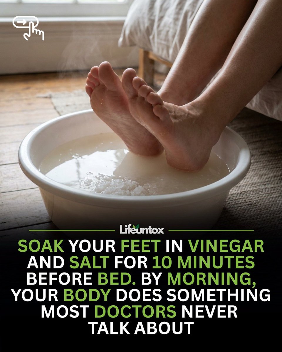 TheElevatngMind's tweet photo. SOAK YOUR FEET IN VINEGAR AND SALT FOR 10 MINUTES BEFORE BED. 

BY MORNING, YOUR BODY DOES SOMETHING MOST DOCTORS NEVER TALK ABOUT.

- THREAD 🧵 https://t.co/oUoausid2M