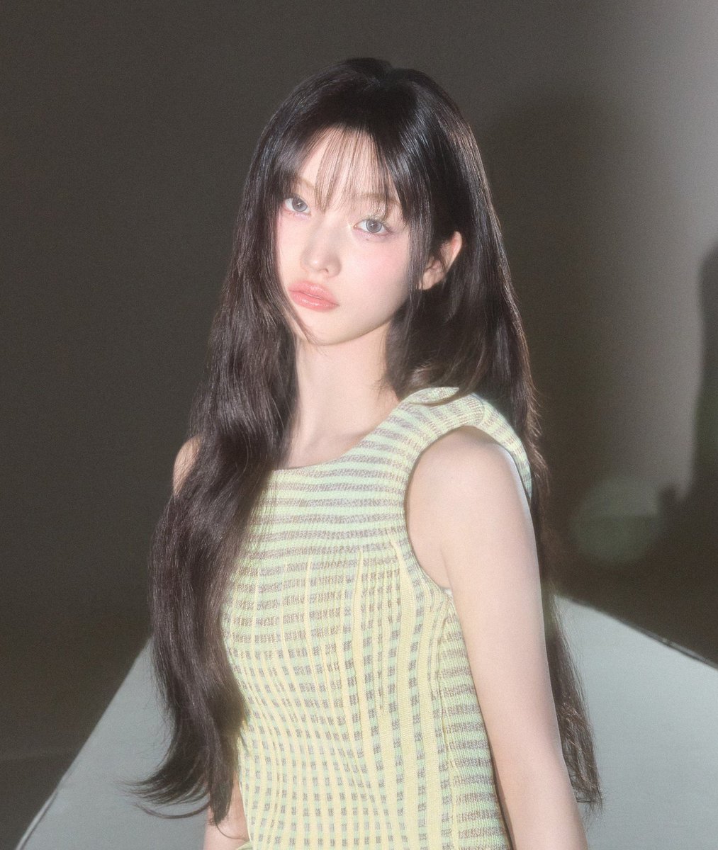 thebaseillit_'s tweet photo. IROHA will be the special MC on “Mezamashi TV” a japanese show. She will deliver various entertainment news together with entertainment reporter Shinichi Karube.

She is schedule to appear for 3 days, starting in July 2, 21 and 29th. https://t.co/K6HMAYpTwi