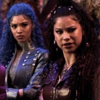 maliabakersgf's tweet photo. The Hooks  and their blue haired princesses https://t.co/QYWBYcT3TE