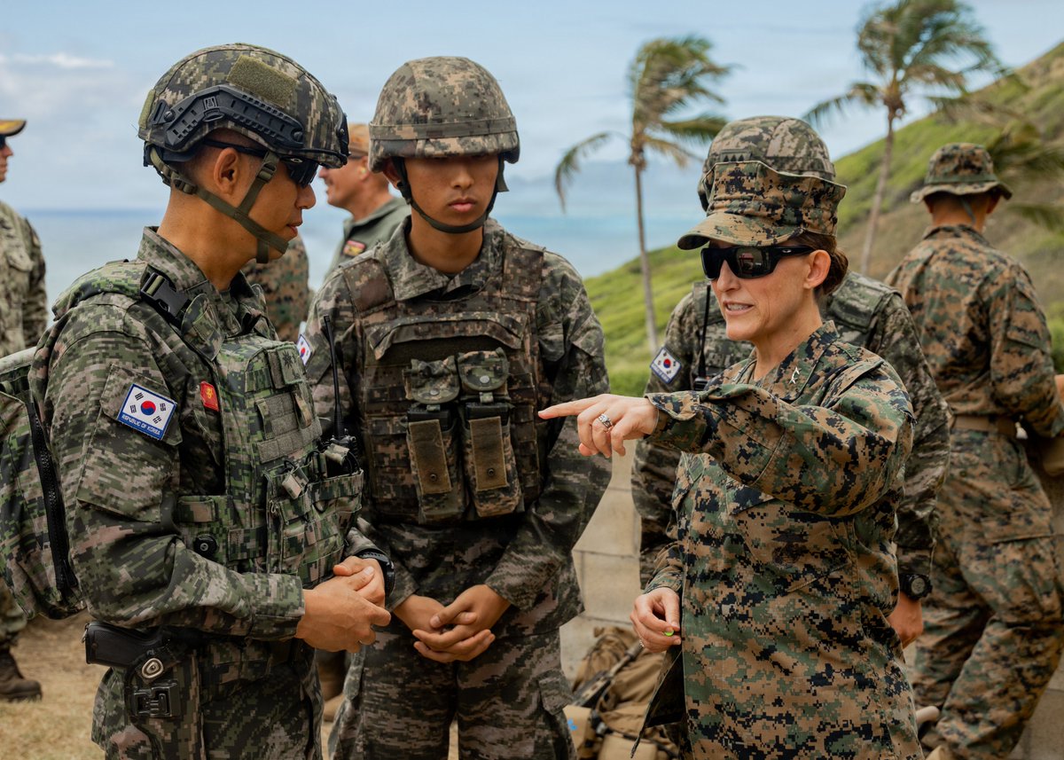 USPACOM's tweet photo. Stronger together 💥🌏

U.S. Marines assigned to the 15th Marine Expeditionary Unit conduct joint live-fire training alongside Royal Tongan Marines, Republic of Korea Marine Corps forces, and Mexican Naval Infantry Corps forces at Marine Corps Base Hawaii.

The training is part of RIMPAC, the world's largest international maritime exercise designed to foster cooperative relationships and ensure the safety of sea lanes.

���� Hawaii
📸 Lance Cpl. Jose Villasenor

#PACOM #USMC #RIMPAC