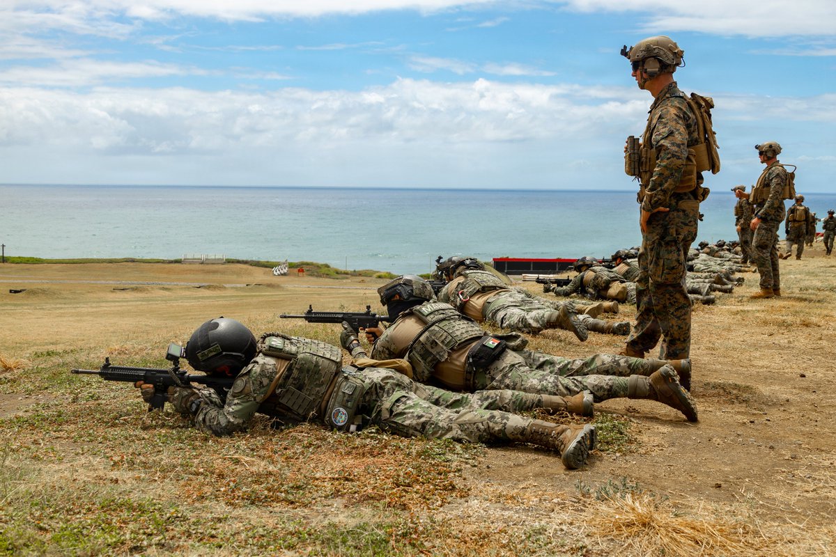 USPACOM's tweet photo. Stronger together 💥🌏

U.S. Marines assigned to the 15th Marine Expeditionary Unit conduct joint live-fire training alongside Royal Tongan Marines, Republic of Korea Marine Corps forces, and Mexican Naval Infantry Corps forces at Marine Corps Base Hawaii.

The training is part of RIMPAC, the world's largest international maritime exercise designed to foster cooperative relationships and ensure the safety of sea lanes.

���� Hawaii
📸 Lance Cpl. Jose Villasenor

#PACOM #USMC #RIMPAC