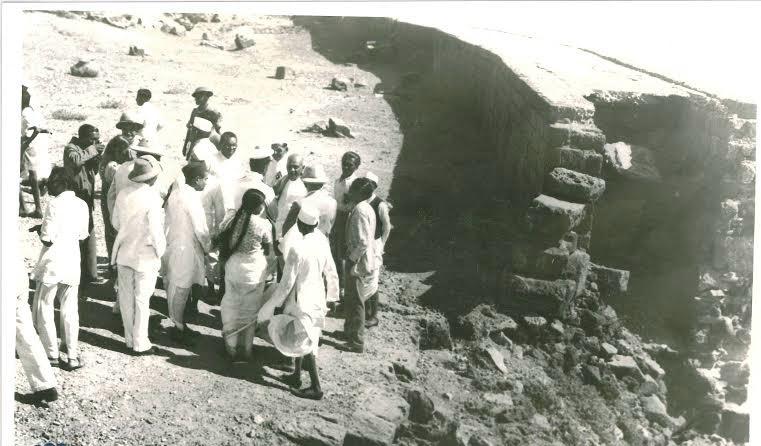 IndicMeenakshi's tweet photo. On 13 November 1947, Sardar Patel stood amidst the ruins of Somnath and made a historic pledge: the temple would rise again through the voluntary contributions of the people of India. A defining moment in the nation's civilisational resurgence 

  #InvincibleSomnath #SardarPatel https://t.co/kpUZJgFqI0