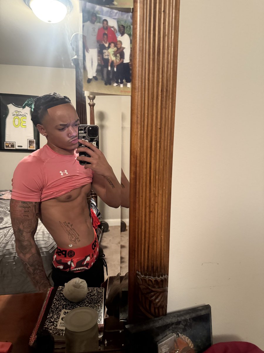 KenningtonJones's tweet photo. I Just Wanna Be A Model https://t.co/M7fGR4ZwH7