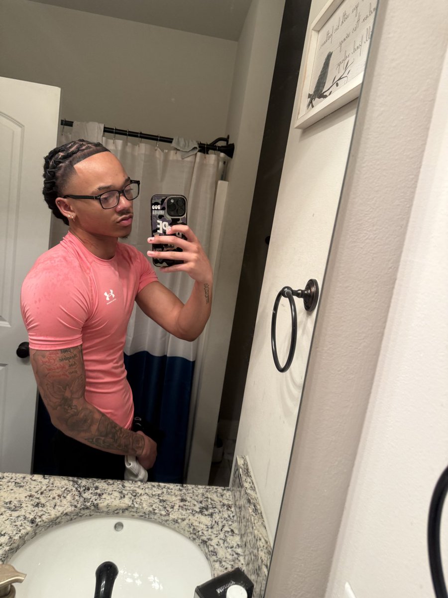 KenningtonJones's tweet photo. I Just Wanna Be A Model https://t.co/M7fGR4ZwH7