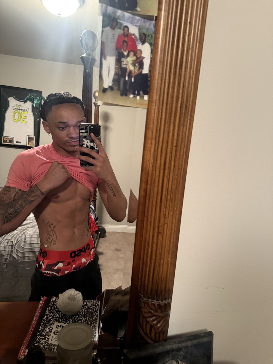 KenningtonJones's tweet photo. I Just Wanna Be A Model https://t.co/M7fGR4ZwH7
