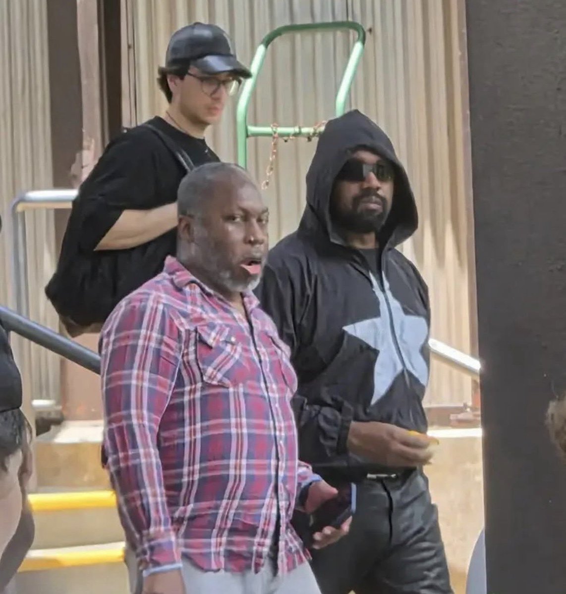 totalkanye1's tweet photo. 📸 NEW: Ye, Saint West, Bianca Censori, and 88 Keys photographed at Disney World today https://t.co/O7T0EL2CW4