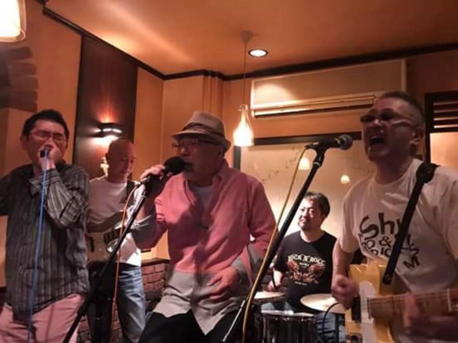 akitabar's tweet photo. ＼楽しみ方／第10回アキタ・バール街
ドリンク片手にライブ演奏で盛り上がる！

ミュージックバー ポルト
https://t.co/LcMNX8ezNk

7月18日（土）開催
★秋田市内5店回れる前売りチケット発売中!!
https://t.co/Cz6isIb2L7

#アキタバール https://t.co/5E3az8Kku5