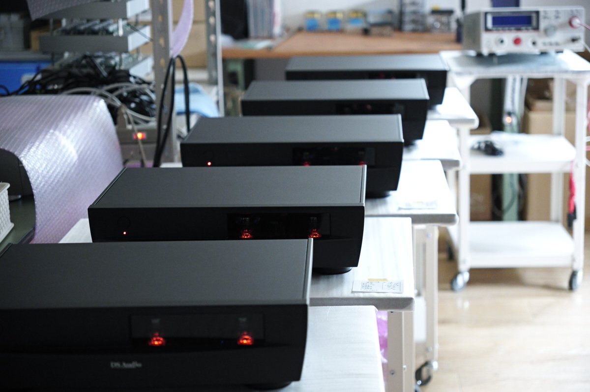 DS_Audio_Works's tweet photo. 新製品の真空管フォノイコライザー、TB-50の製造中です。たくさんオーダーを頂いて製造チームも張り切っています🔧
#dsaudio #新製品 https://t.co/wjRrLF6qDz