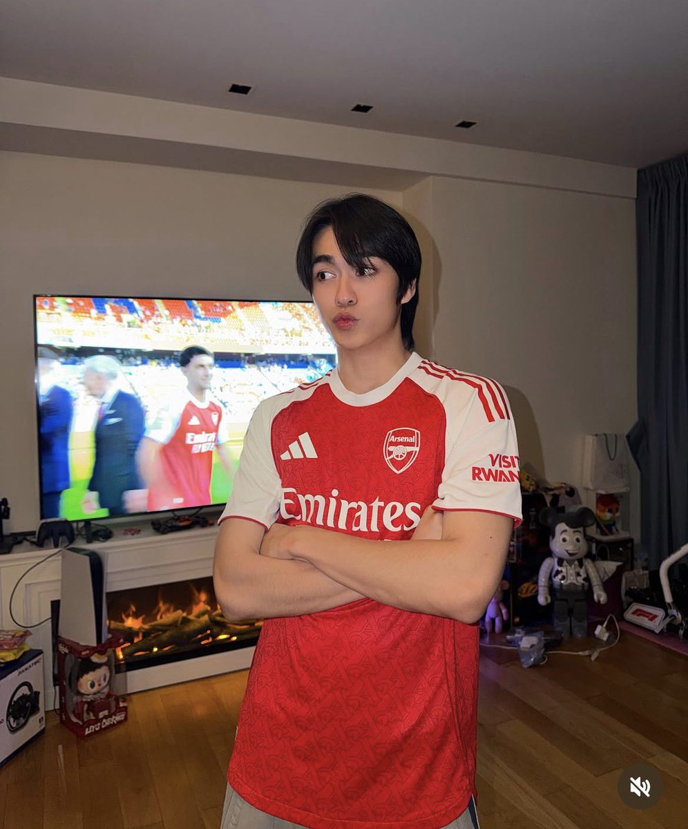 eliottreyess's tweet photo. pensando aki será que o boom sabe que quem marcou nosso gol da vitória hoje foi o martinelli que joga no arsenal vulgo time que ele torce vai boom declare torcida pro brasil imediatamente https://t.co/6KLSDBgCfY