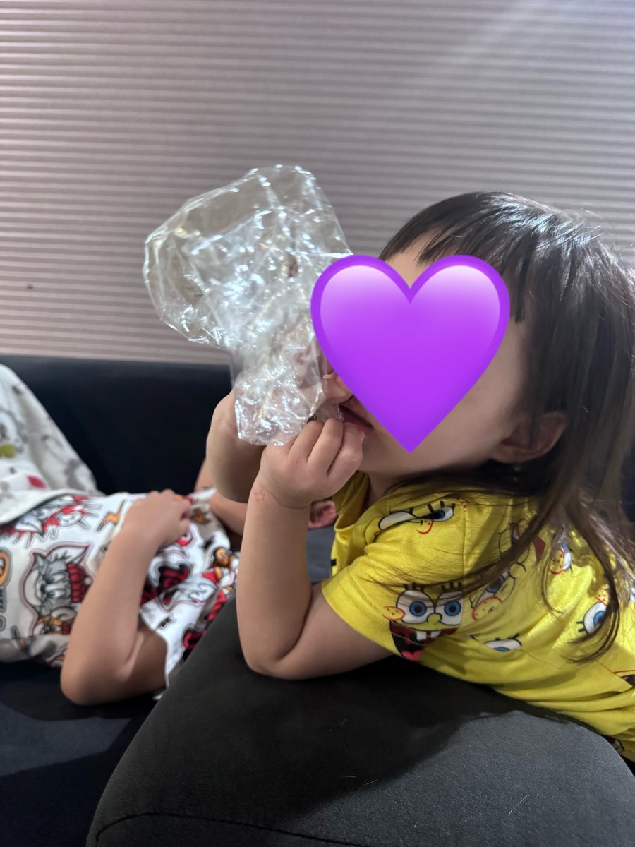 hhhna__k's tweet photo. ムカデが大丈夫な妹と虫が大嫌いな兄😇 https://t.co/YiPgIZc88P